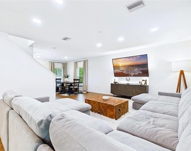 3802 E Curtis Street - Photo Thumbnail 6