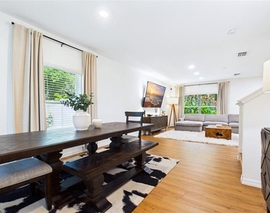 3802 E Curtis Street - Photo Thumbnail 4