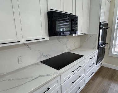 537 Campus Street - Photo Thumbnail 7