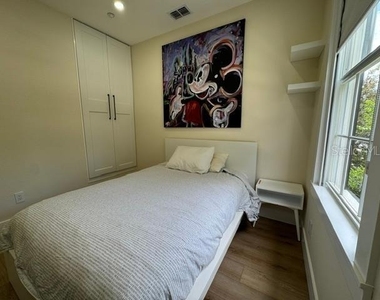 537 Campus Street - Photo Thumbnail 22