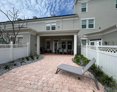 537 Campus Street - Photo Thumbnail 35