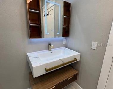 537 Campus Street - Photo Thumbnail 18
