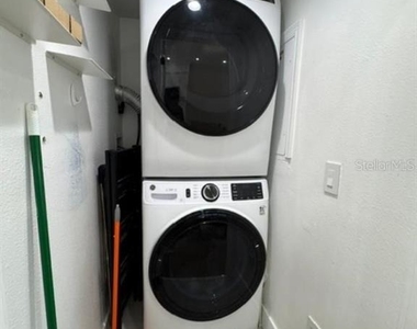 537 Campus Street - Photo Thumbnail 32