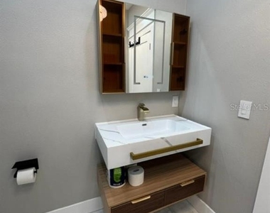 537 Campus Street - Photo Thumbnail 17