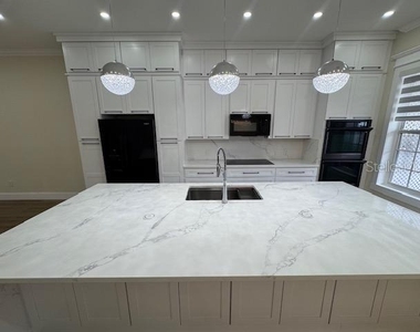 537 Campus Street - Photo Thumbnail 9