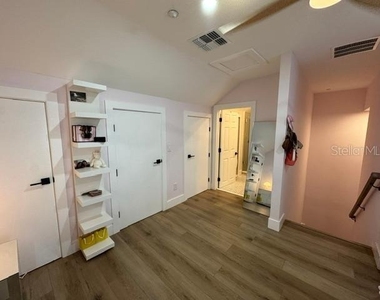 537 Campus Street - Photo Thumbnail 25