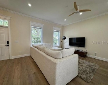 537 Campus Street - Photo Thumbnail 2