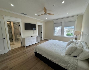 537 Campus Street - Photo Thumbnail 14