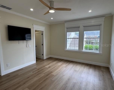 537 Campus Street - Photo Thumbnail 14