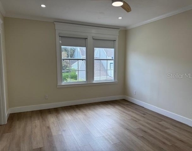 537 Campus Street - Photo Thumbnail 12