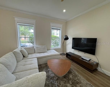537 Campus Street - Photo Thumbnail 4