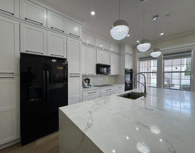 537 Campus Street - Photo Thumbnail 11