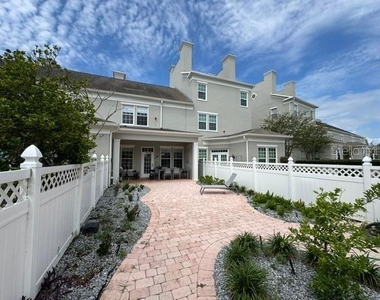 537 Campus Street - Photo Thumbnail 28
