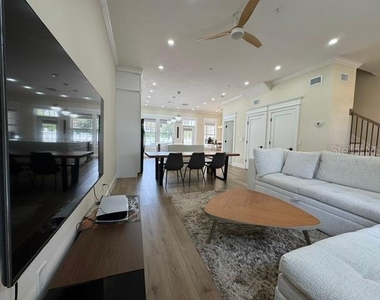 537 Campus Street - Photo Thumbnail 3