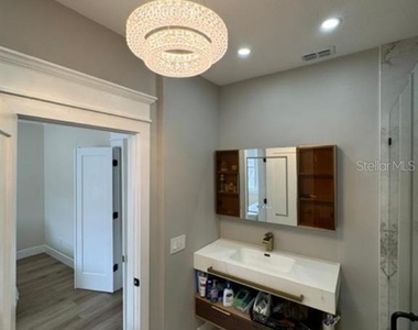 537 Campus Street - Photo Thumbnail 16