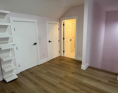 537 Campus Street - Photo Thumbnail 30