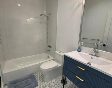 537 Campus Street - Photo Thumbnail 23