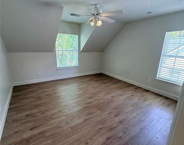 1005 Kestrel Court - Photo Thumbnail 8
