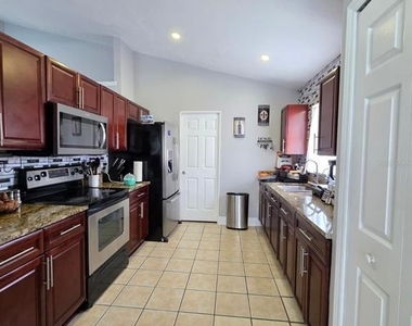 763 Country Woods Circle - Photo Thumbnail 17