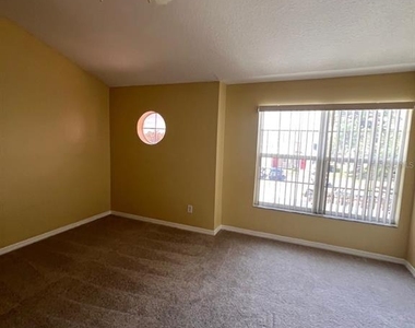 201 Watts Lane - Photo Thumbnail 8