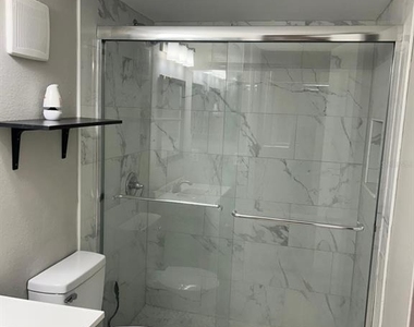 3298 Semoran Boulevard - Photo Thumbnail 4