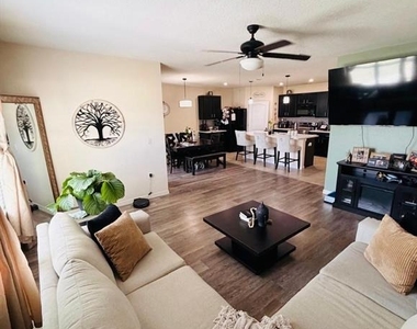 188 Tracy Court E - Photo Thumbnail 4