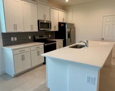 14729 Erice Avenue - Photo Thumbnail 8