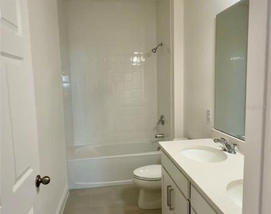 14729 Erice Avenue - Photo Thumbnail 5