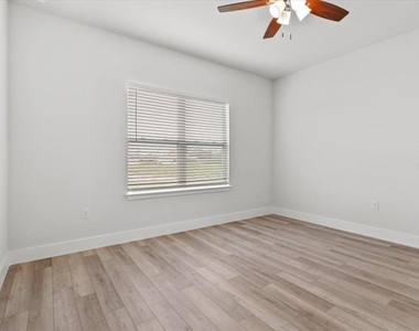 2120 Poinciana Drive - Photo Thumbnail 18