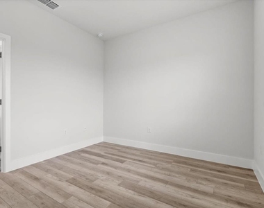 2120 Poinciana Drive - Photo Thumbnail 34