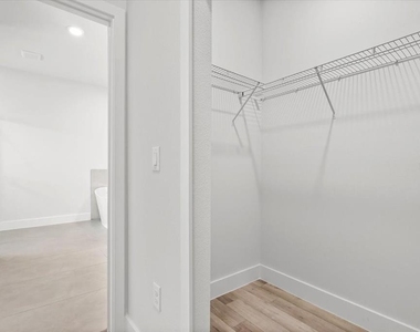 2120 Poinciana Drive - Photo Thumbnail 20