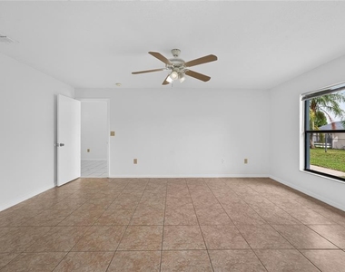 913 San Rafael Way - Photo Thumbnail 16