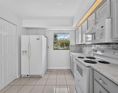 913 San Rafael Way - Photo Thumbnail 9