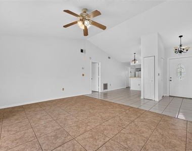 913 San Rafael Way - Photo Thumbnail 7