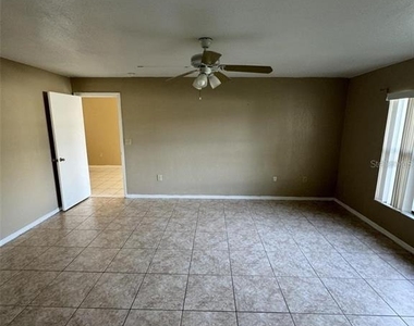 913 San Rafael Way - Photo Thumbnail 3