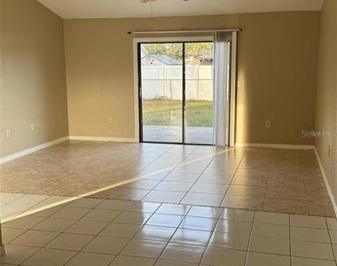 913 San Rafael Way - Photo Thumbnail 8