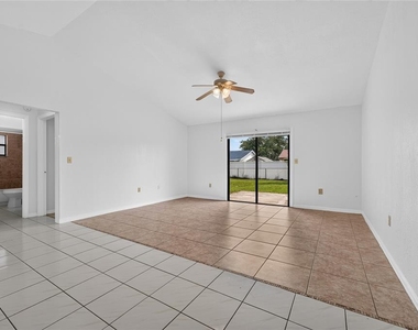 913 San Rafael Way - Photo Thumbnail 8