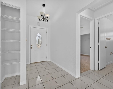 913 San Rafael Way - Photo Thumbnail 4