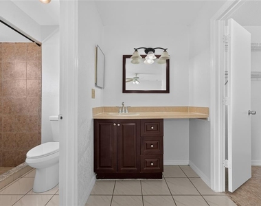 913 San Rafael Way - Photo Thumbnail 17