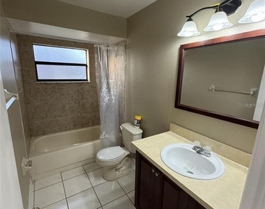 913 San Rafael Way - Photo Thumbnail 5