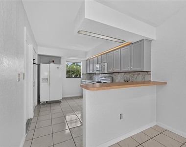 913 San Rafael Way - Photo Thumbnail 12