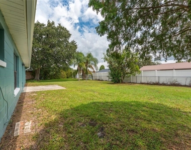 913 San Rafael Way - Photo Thumbnail 23