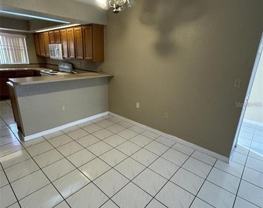 913 San Rafael Way - Photo Thumbnail 7