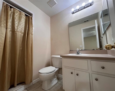 2005 N Lake Eloise Drive - Photo Thumbnail 10