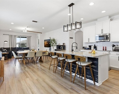 1840 Napoli Drive - Photo Thumbnail 12