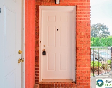 1464 Cedar Crest Avenue - Photo Thumbnail 2