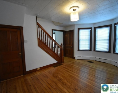 204 N 9th Street - Photo Thumbnail 4