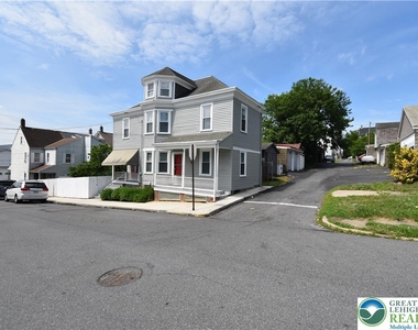 204 N 9th Street - Photo Thumbnail 1