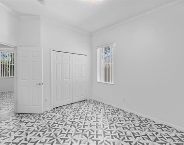 13121 Zori Lane - Photo Thumbnail 9