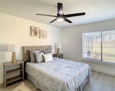 822 E Flag Lane - Photo Thumbnail 10